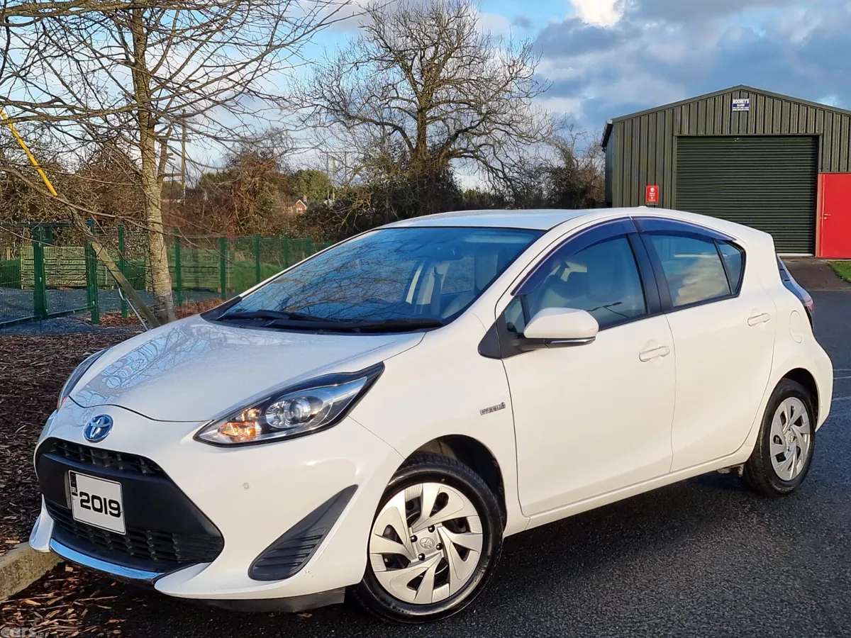 Toyota Aqua Hatchback, Petrol Hybrid, 2019, White