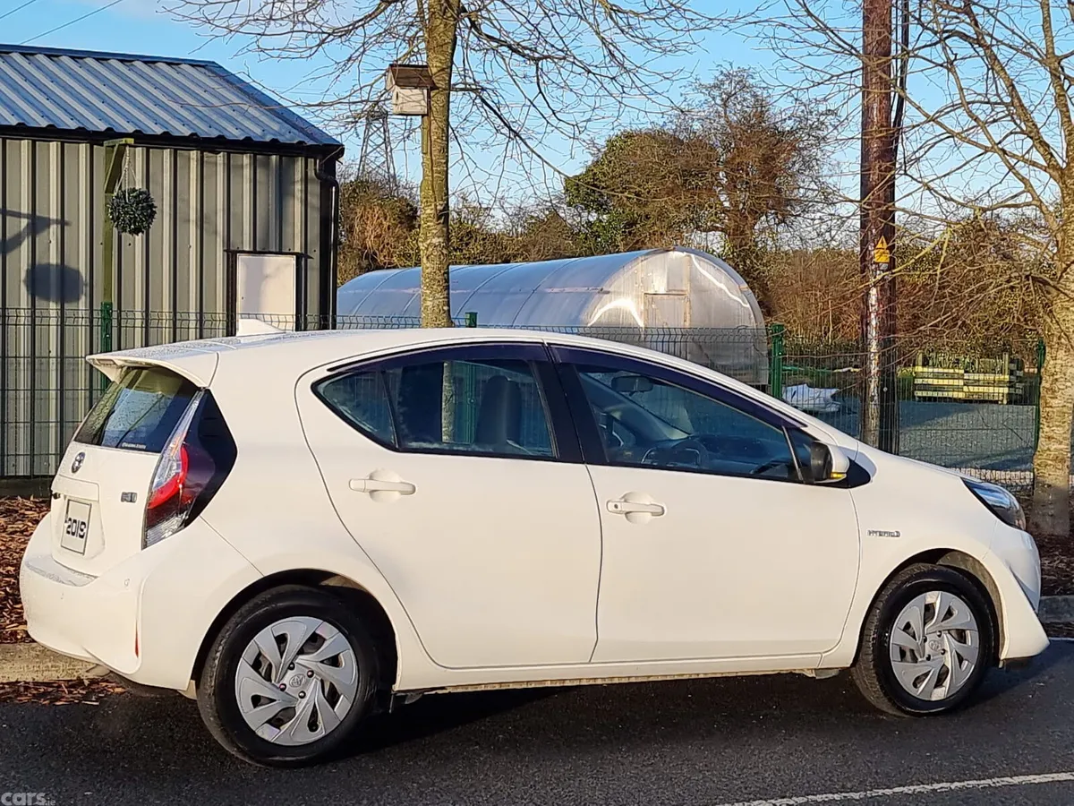Toyota Aqua Hatchback, Petrol Hybrid, 2019, White