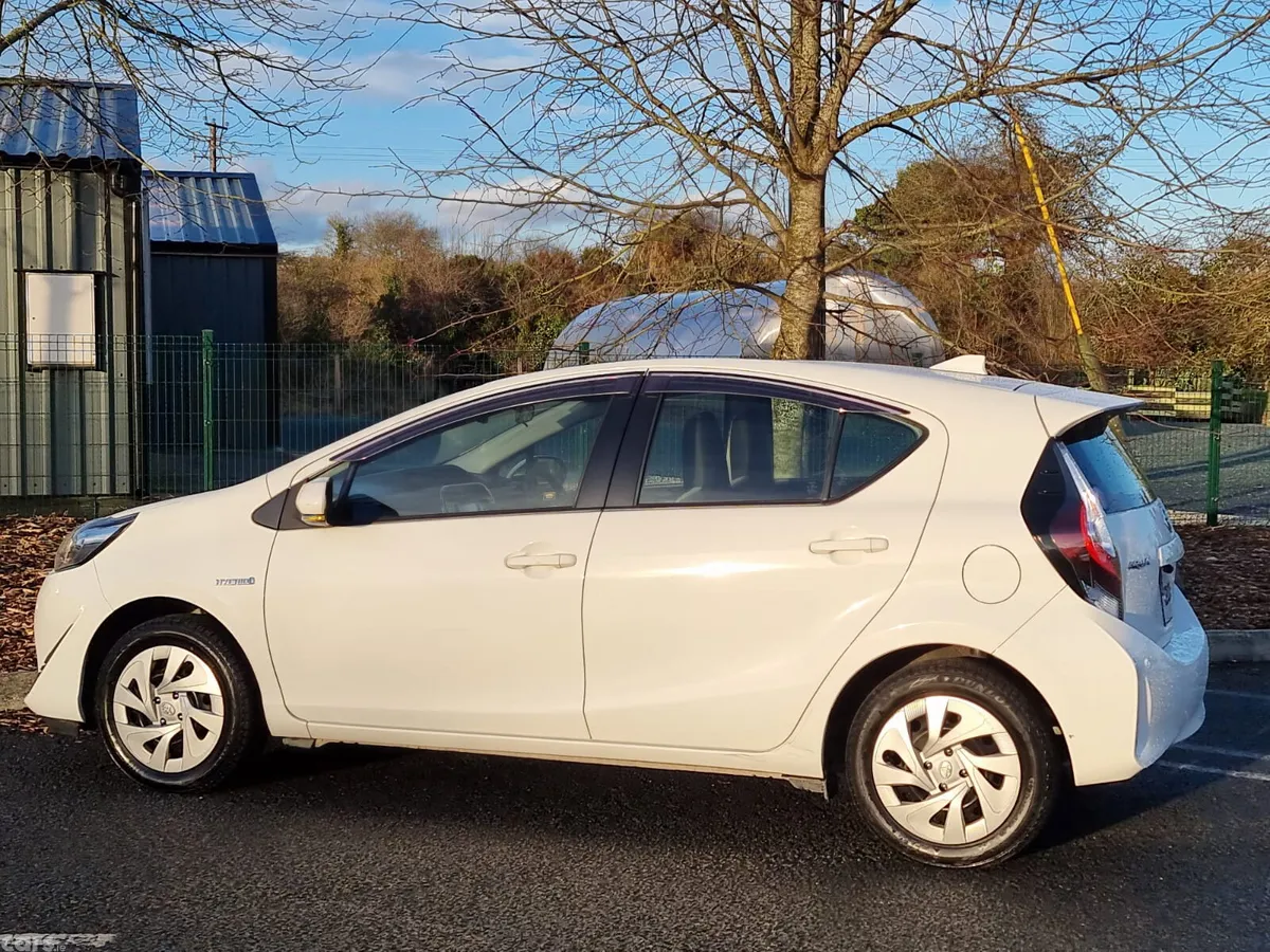 Toyota Aqua Hatchback, Petrol Hybrid, 2019, White