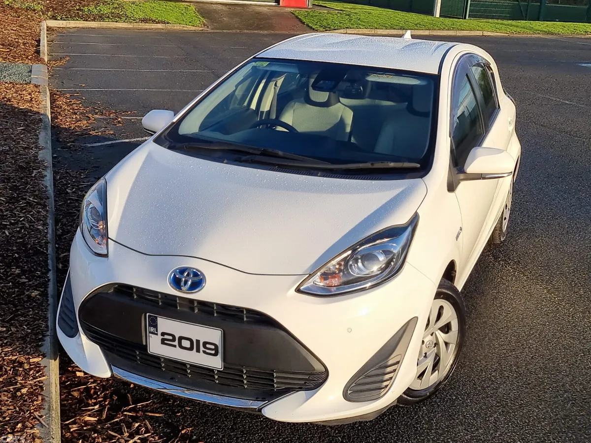 Toyota Aqua Hatchback, Petrol Hybrid, 2019, White