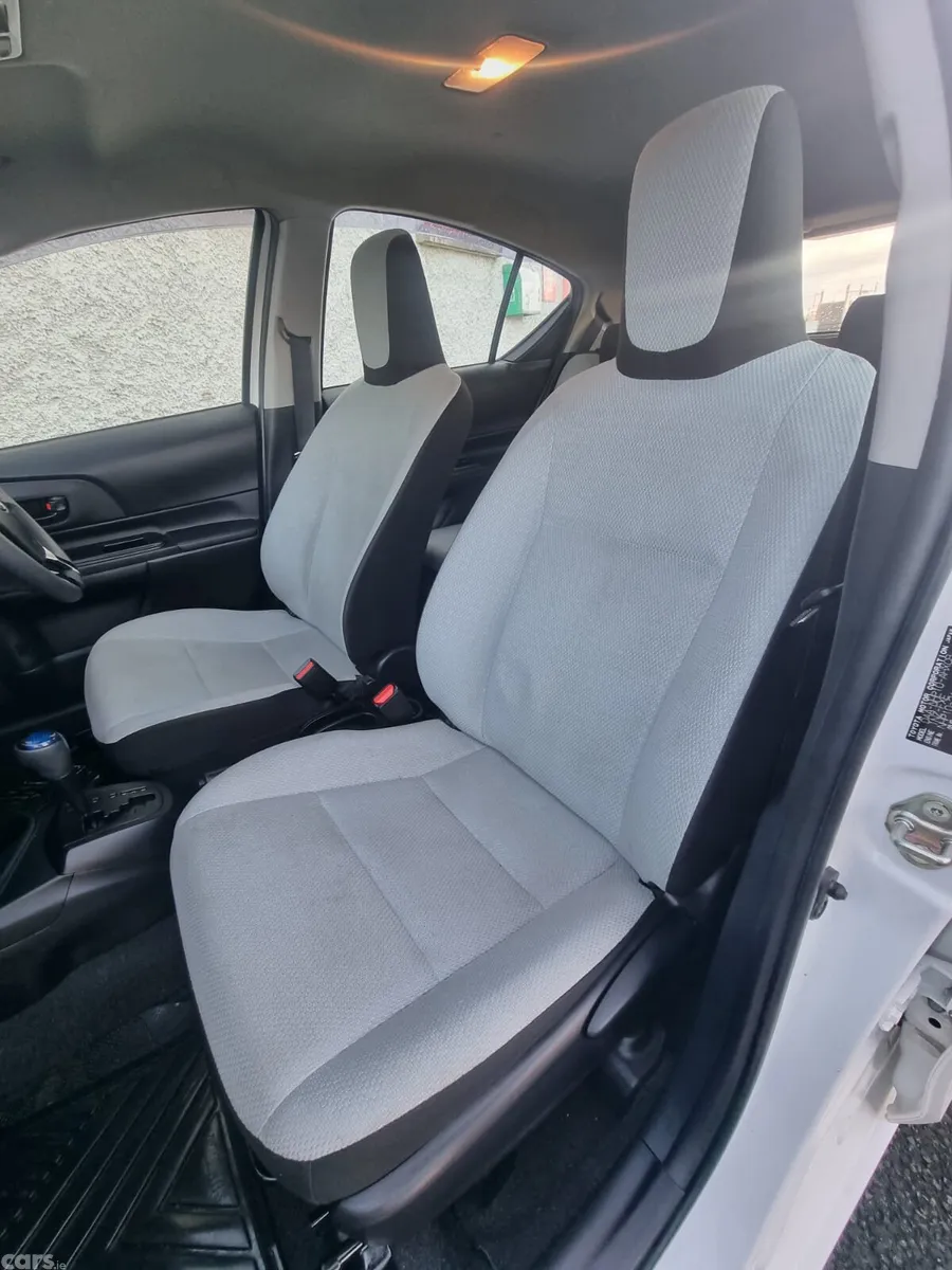 Toyota Aqua Hatchback, Petrol Hybrid, 2019, White