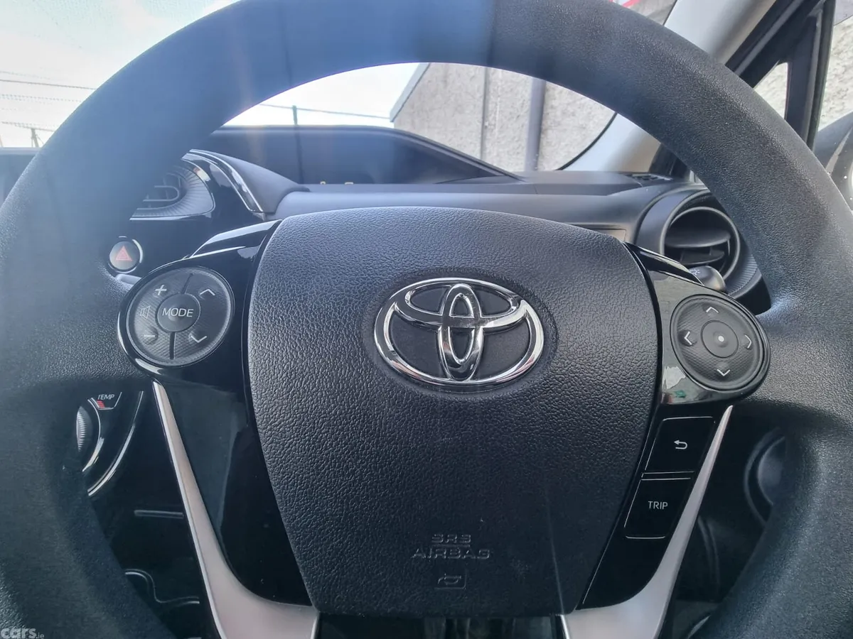Toyota Aqua Hatchback, Petrol Hybrid, 2019, White