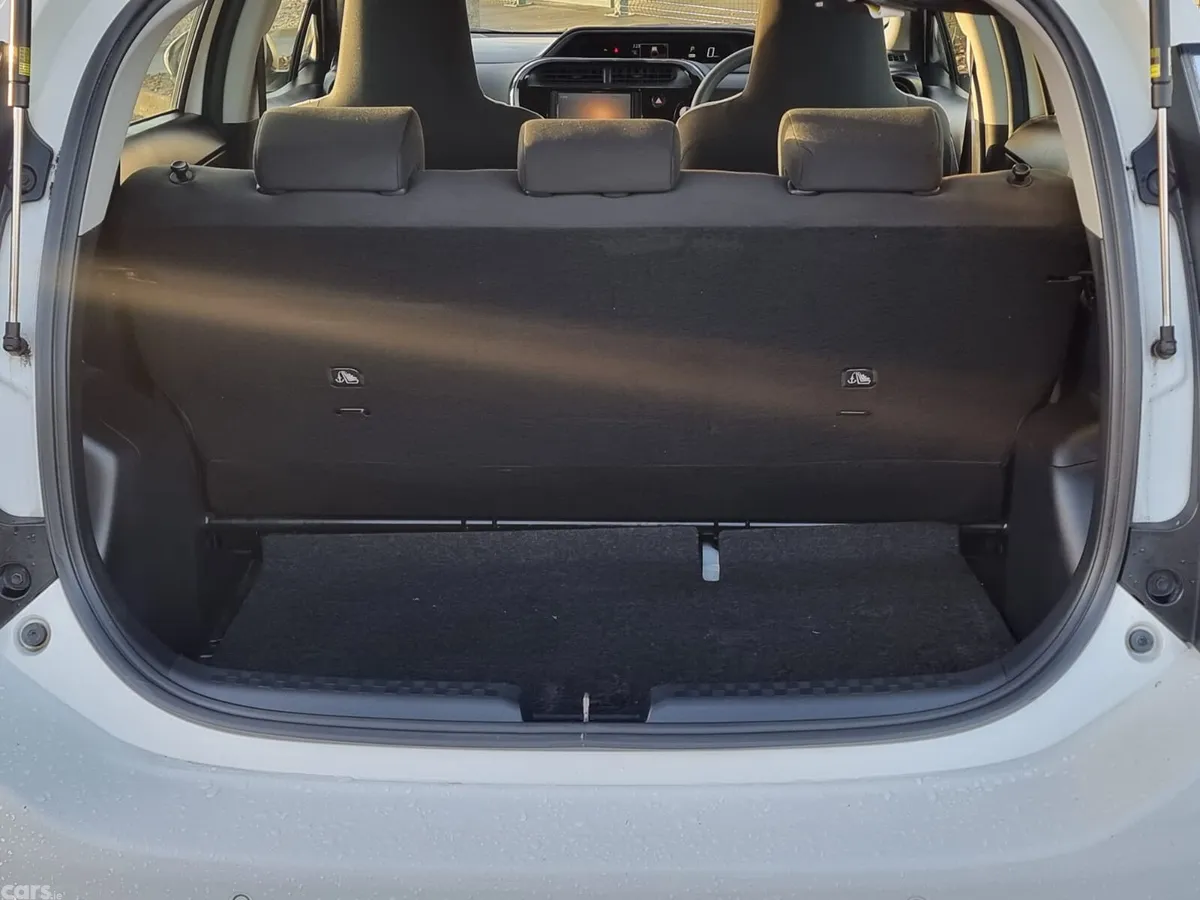 Toyota Aqua Hatchback, Petrol Hybrid, 2019, White