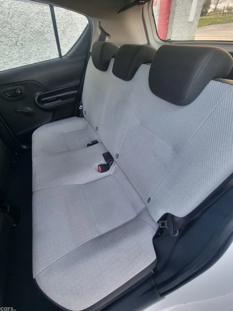 Toyota Aqua Hatchback, Petrol Hybrid, 2019, White