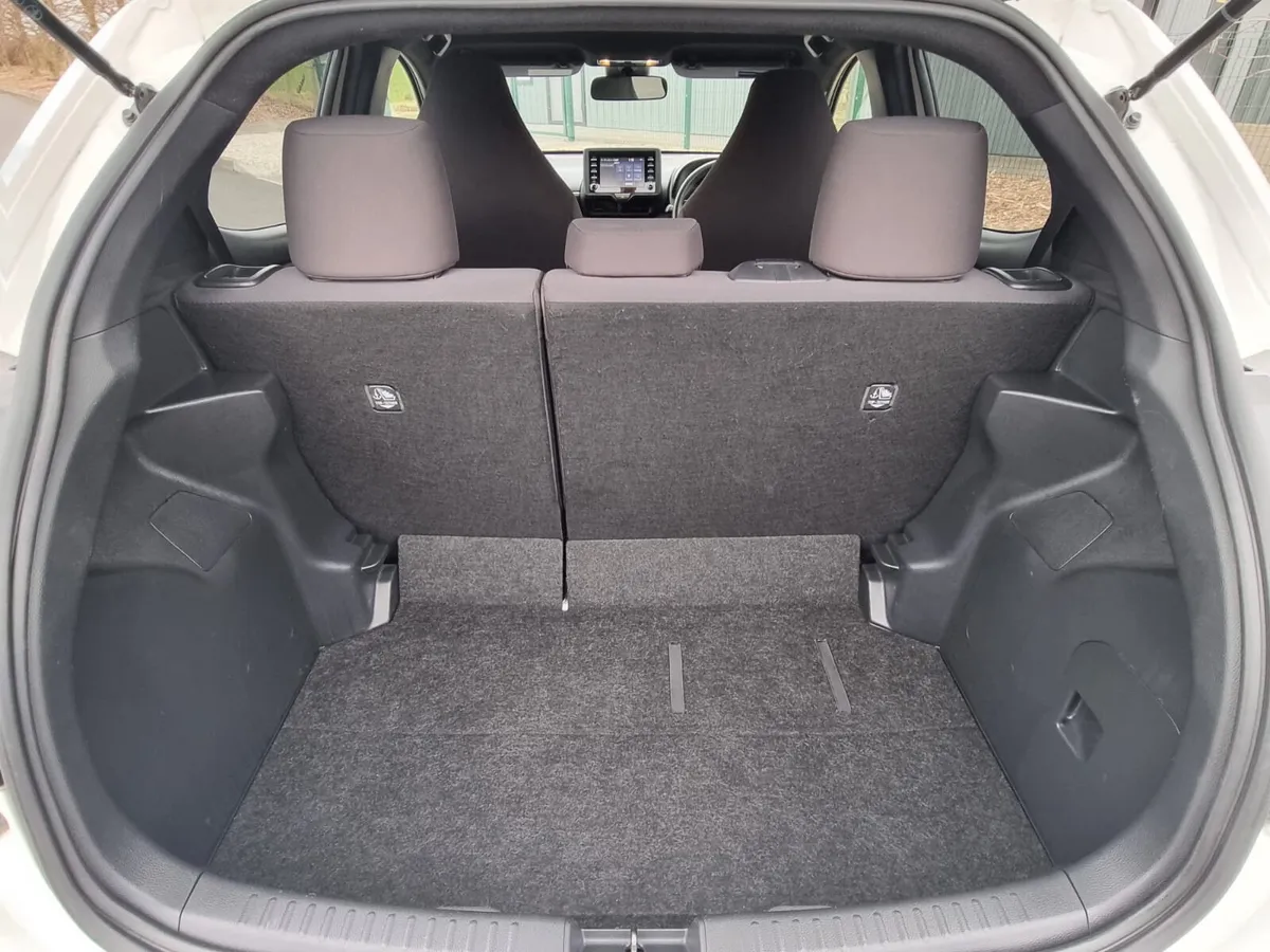 Toyota Yaris Hatchback, Petrol, 2020, White