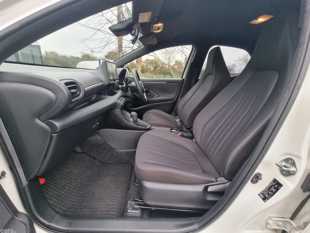 Toyota Yaris Hatchback, Petrol, 2020, White