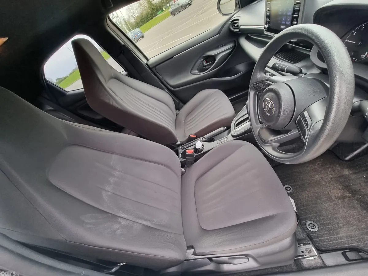 Toyota Yaris Hatchback, Petrol, 2020, White