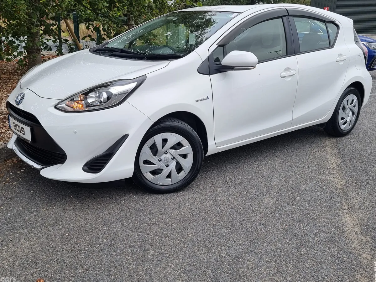 Toyota Aqua Hatchback, Petrol Hybrid, 2019, White