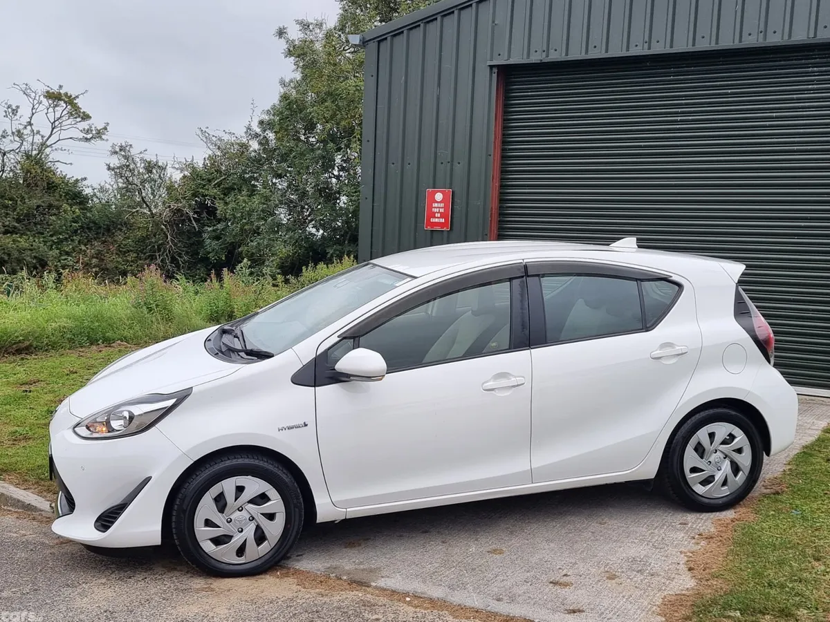 Toyota Aqua Hatchback, Petrol Hybrid, 2019, White