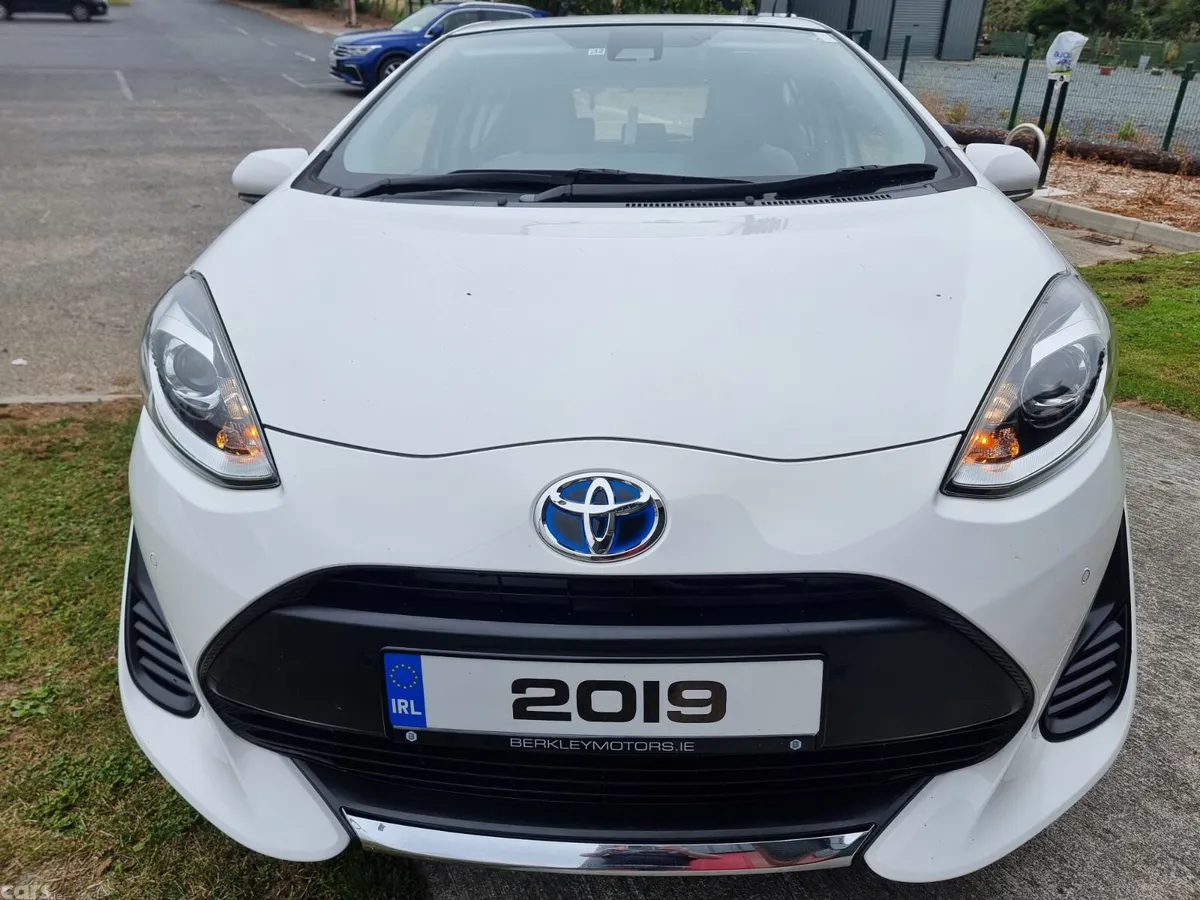Toyota Aqua Hatchback, Petrol Hybrid, 2019, White