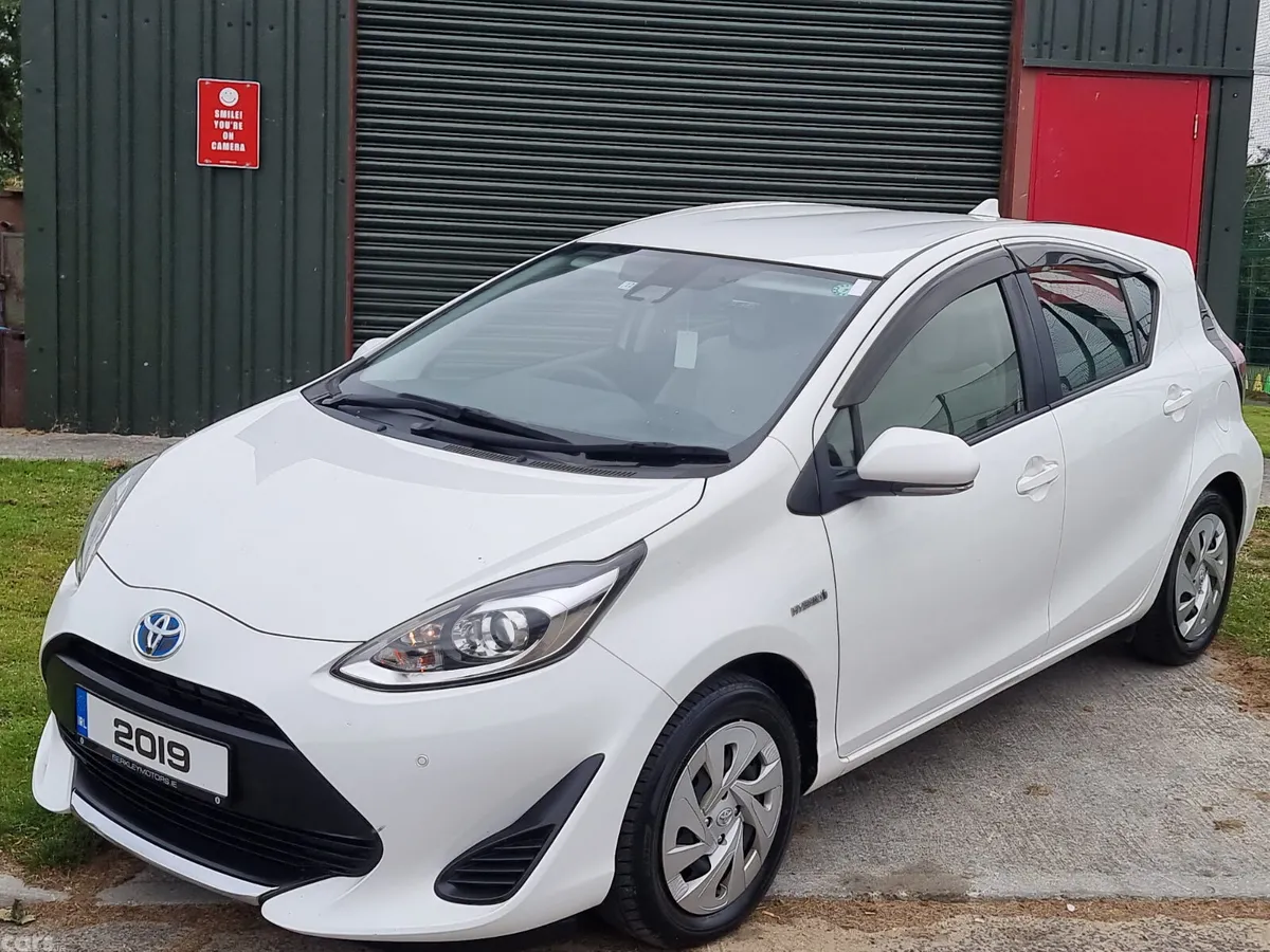 Toyota Aqua Hatchback, Petrol Hybrid, 2019, White
