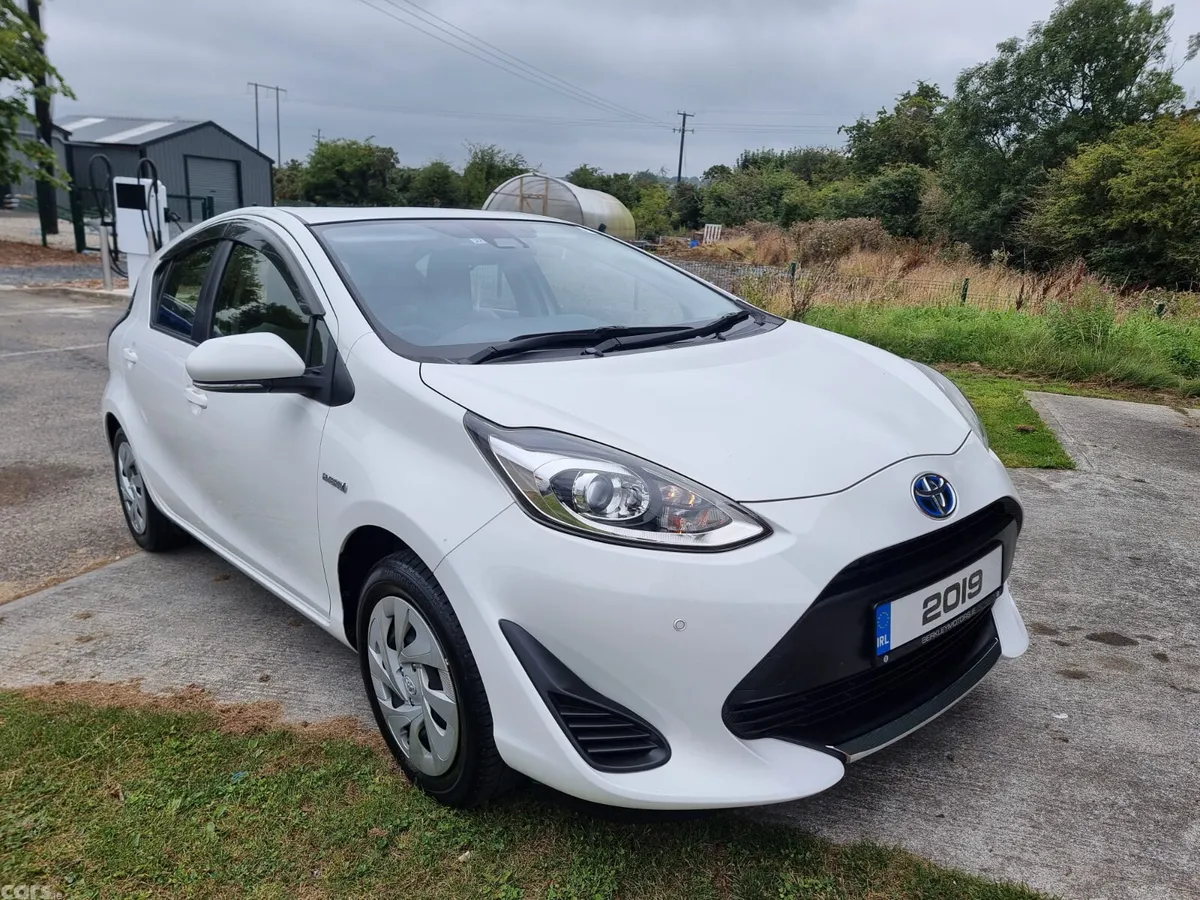 Toyota Aqua Hatchback, Petrol Hybrid, 2019, White