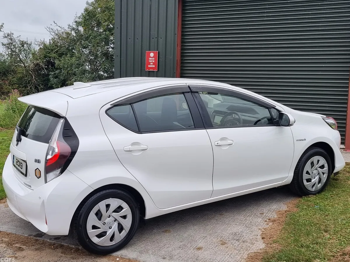 Toyota Aqua Hatchback, Petrol Hybrid, 2019, White