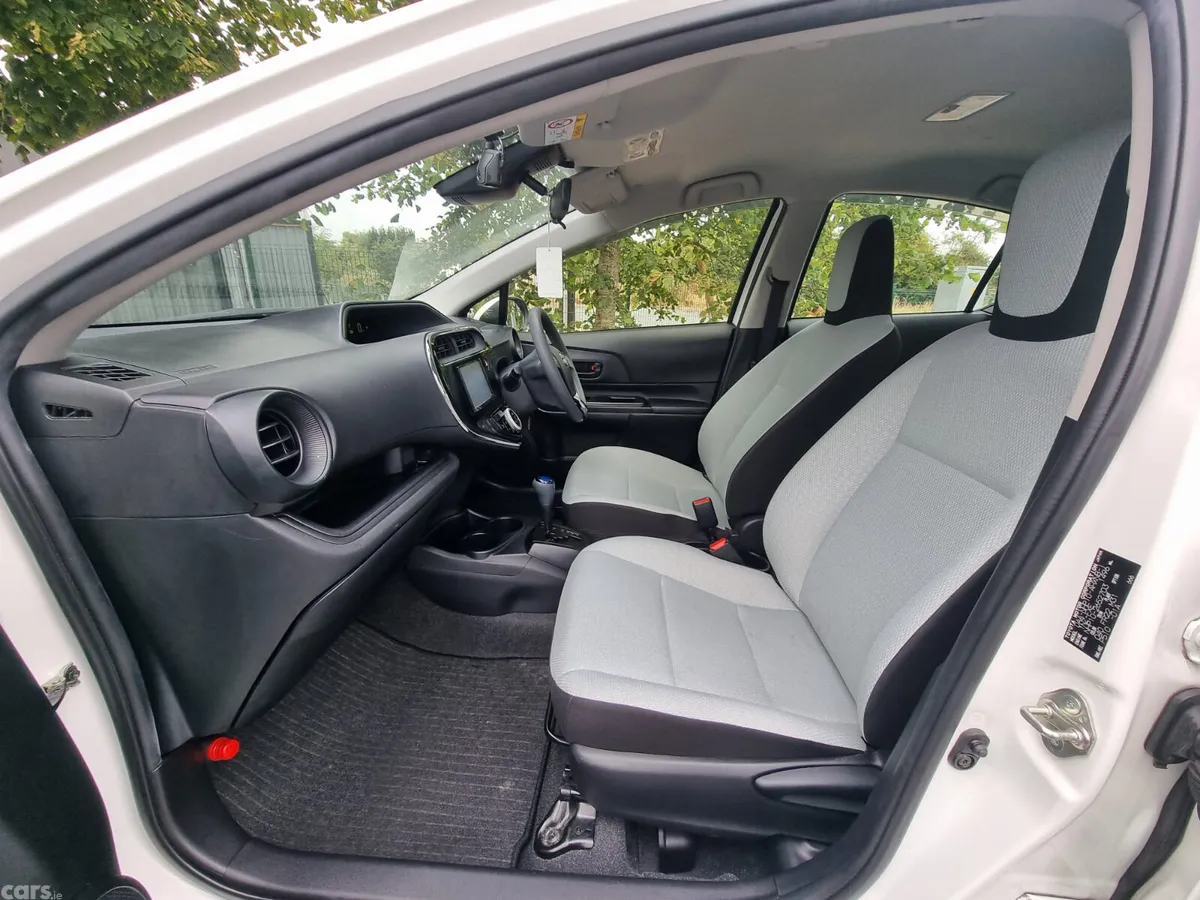 Toyota Aqua Hatchback, Petrol Hybrid, 2019, White
