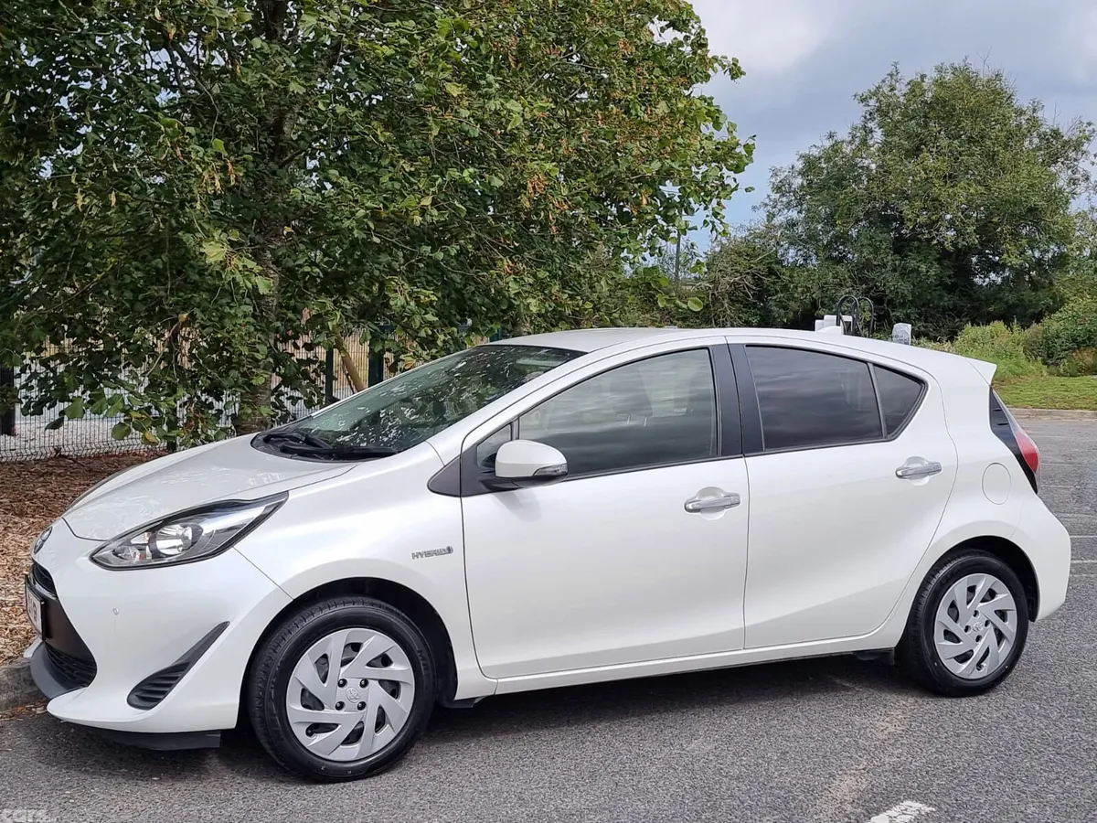 Toyota Aqua Hatchback, Petrol Hybrid, 2019, White