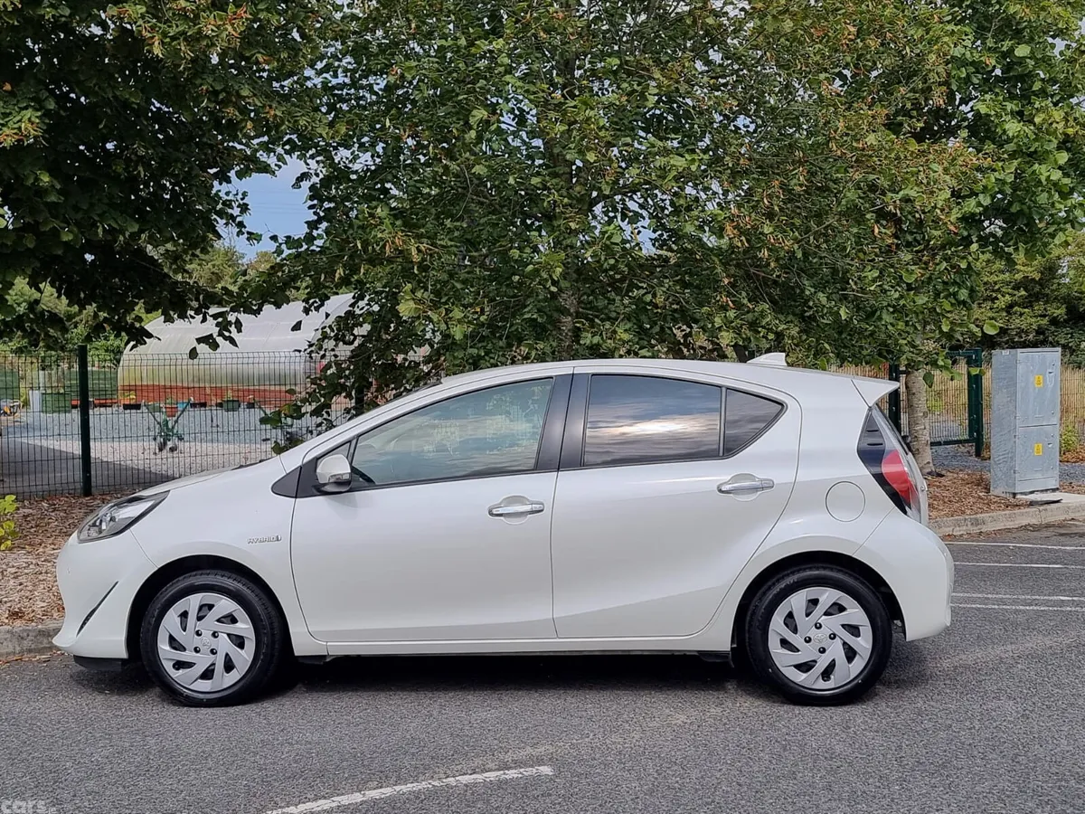 Toyota Aqua Hatchback, Petrol Hybrid, 2019, White
