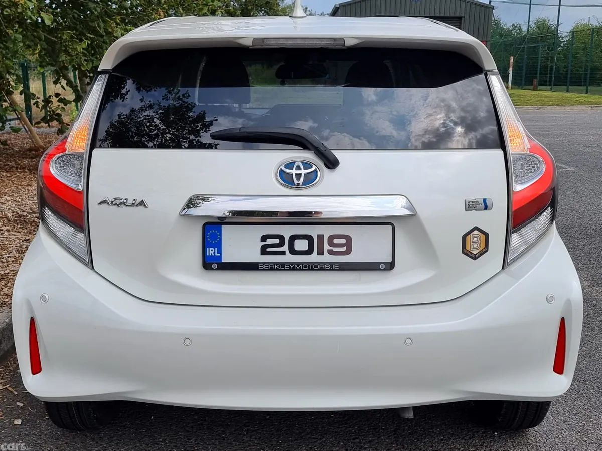 Toyota Aqua Hatchback, Petrol Hybrid, 2019, White