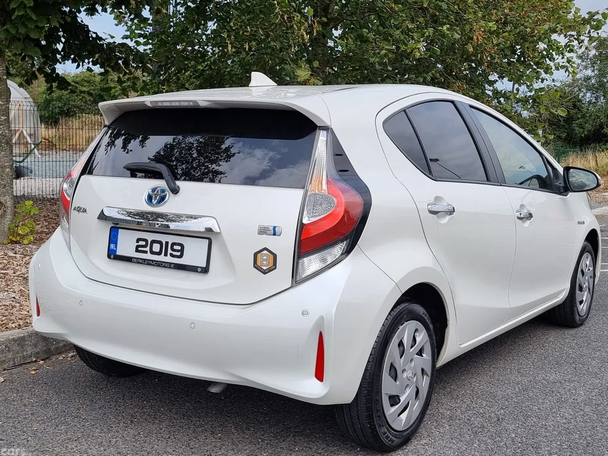 Toyota Aqua Hatchback, Petrol Hybrid, 2019, White