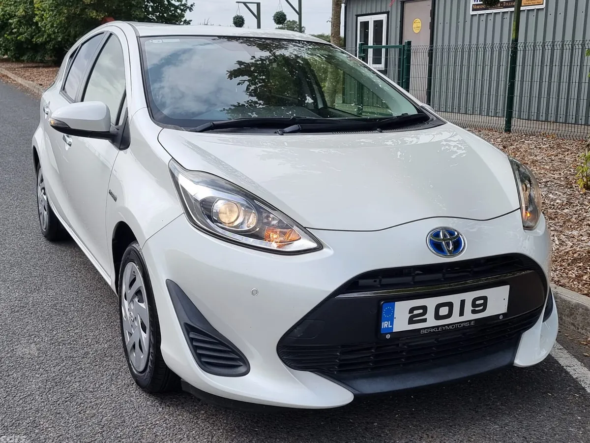 Toyota Aqua Hatchback, Petrol Hybrid, 2019, White
