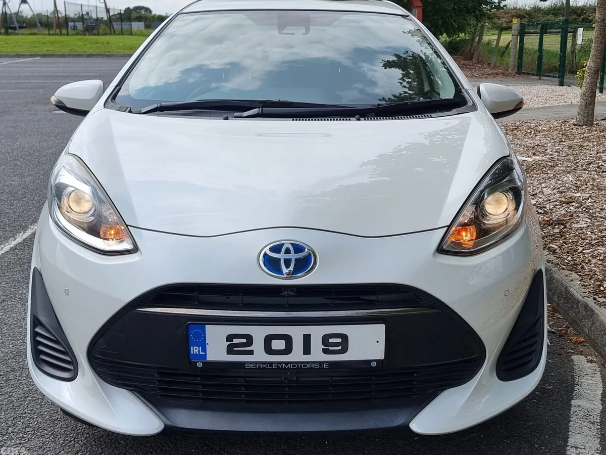 Toyota Aqua Hatchback, Petrol Hybrid, 2019, White