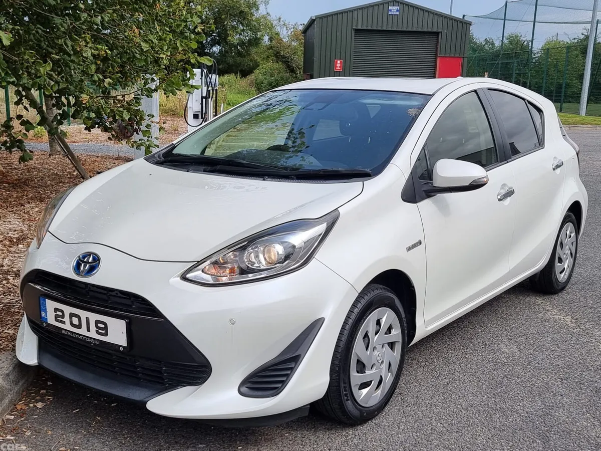 Toyota Aqua Hatchback, Petrol Hybrid, 2019, White