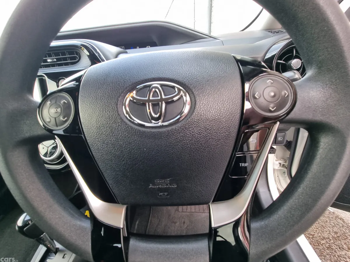 Toyota Aqua Hatchback, Petrol Hybrid, 2019, White