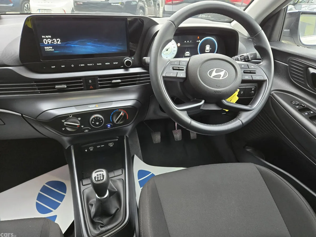 Hyundai i20 Hatchback, Petrol, 2025, White