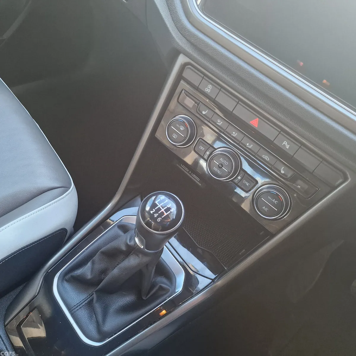 Volkswagen T-Roc SUV, Diesel, 2019, Brown