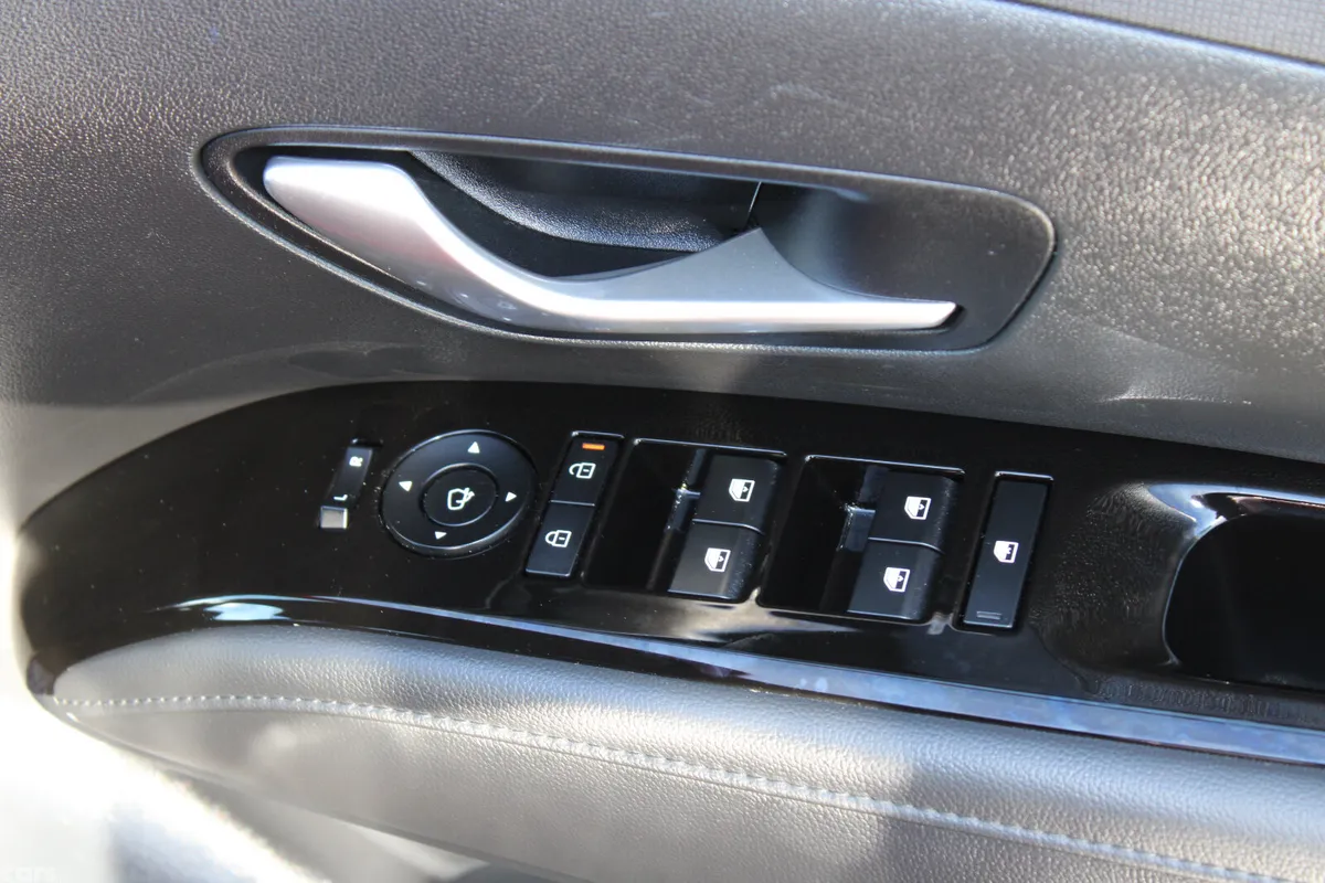 Hyundai Tucson SUV, Petrol Plug-in Hybrid, 2025, Red
