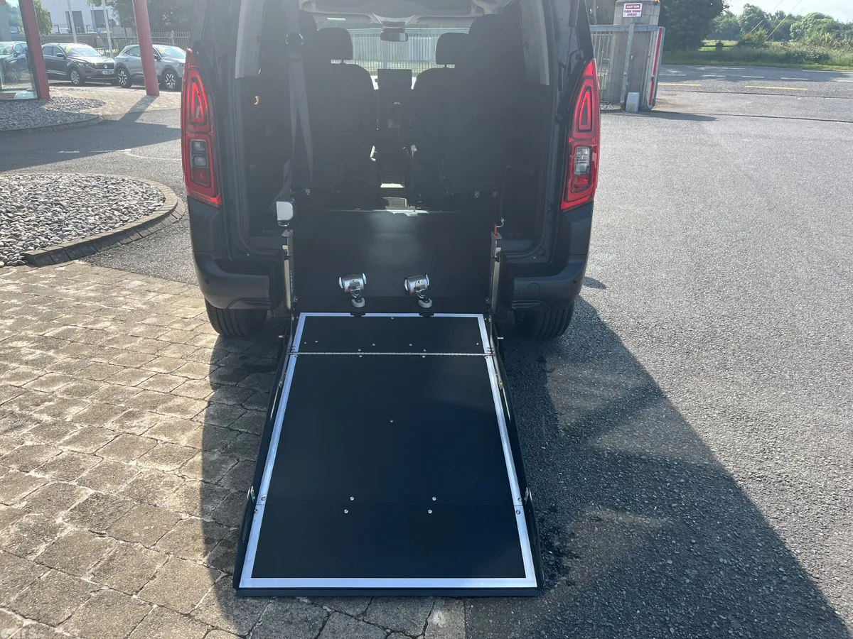 Citroen Berlingo MPV, Diesel, 2027, Black