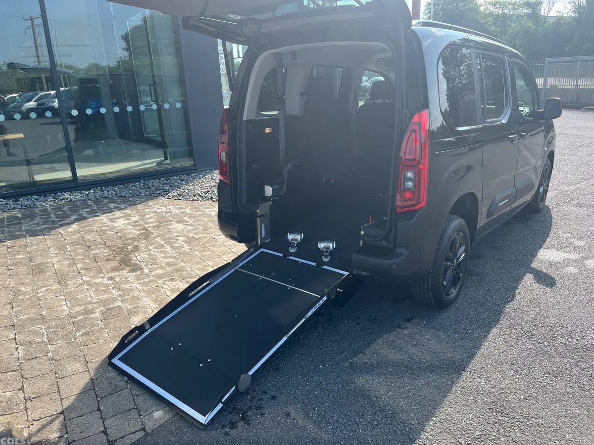 Citroen Berlingo MPV, Diesel, 2027, Black