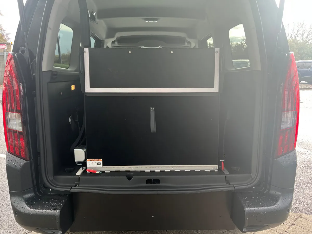 Peugeot Rifter MPV, Diesel, 2026, Black