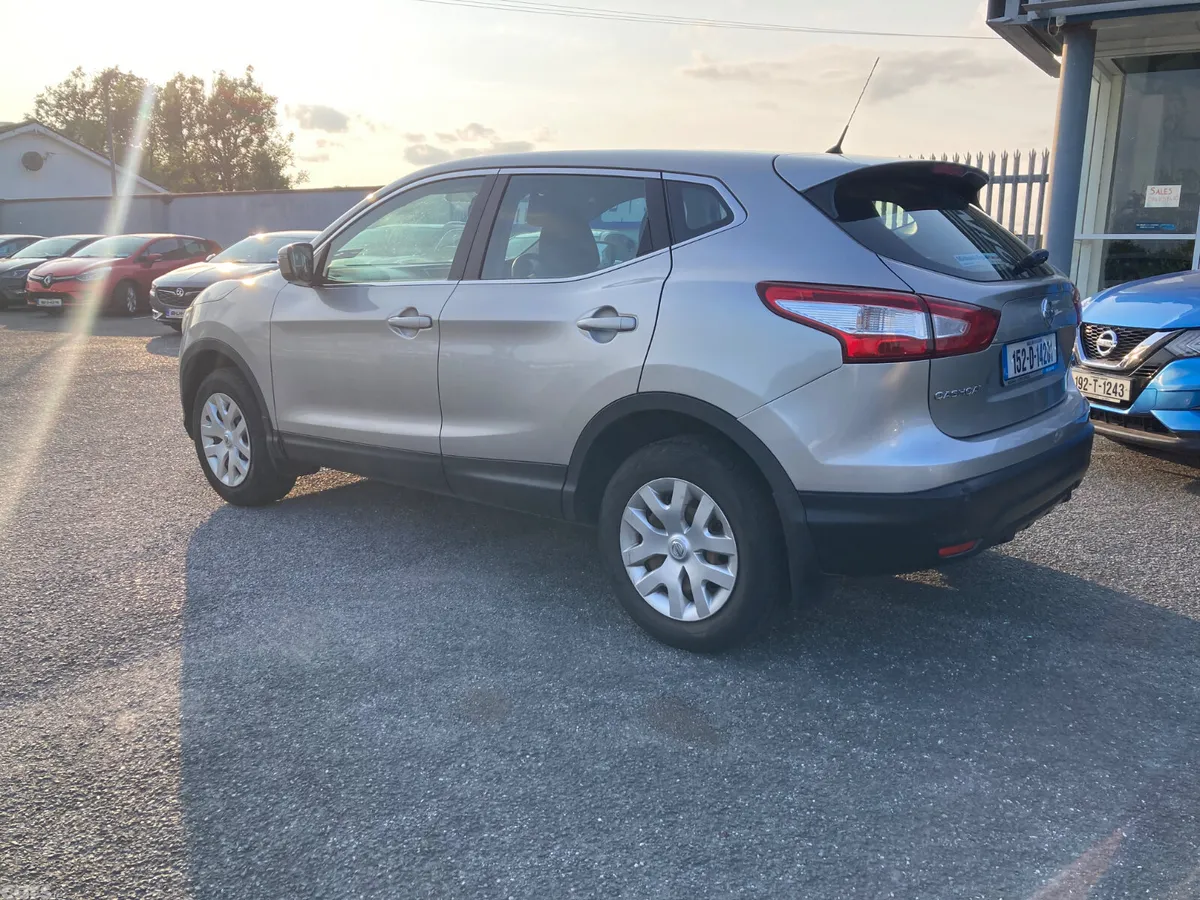 Nissan Qashqai Hatchback, Diesel, 2015, Silver