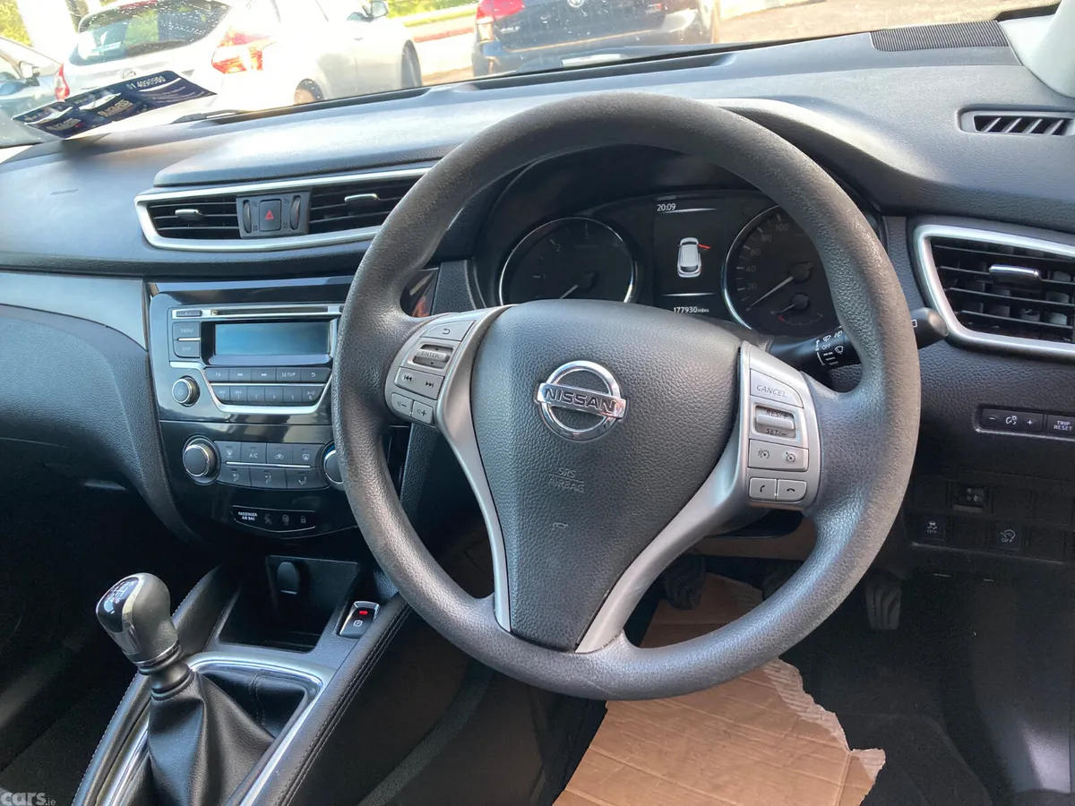 Nissan Qashqai Hatchback, Diesel, 2015, Silver
