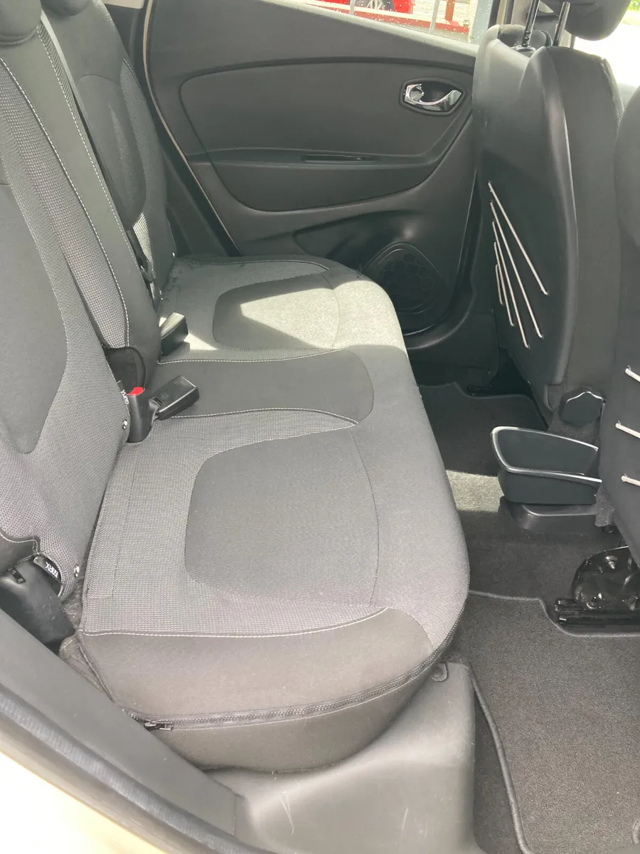 Renault Captur Hatchback, Diesel, 2015, Yellow