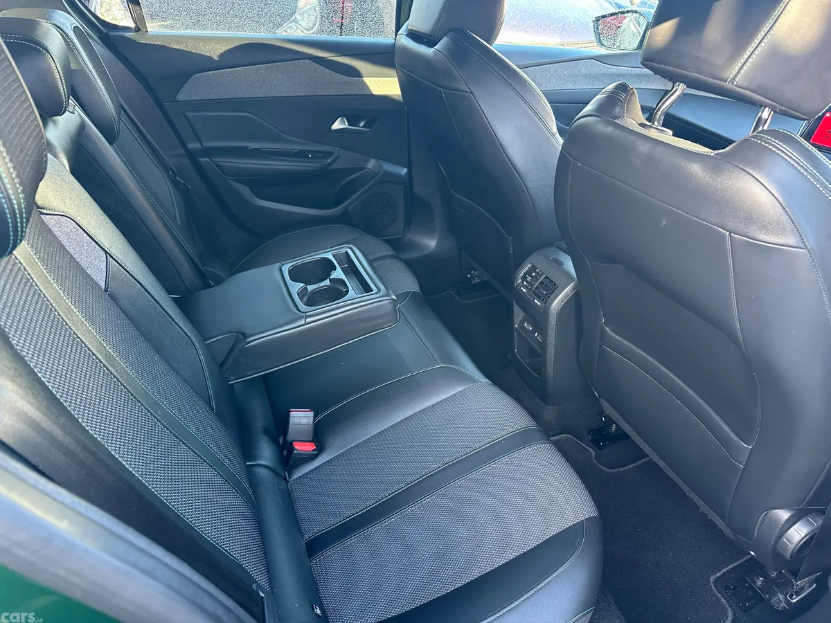 Peugeot 308 Hatchback, Diesel, 2022, Green