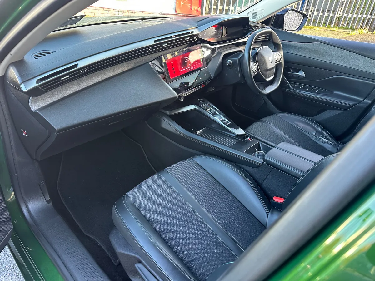 Peugeot 308 Hatchback, Diesel, 2022, Green