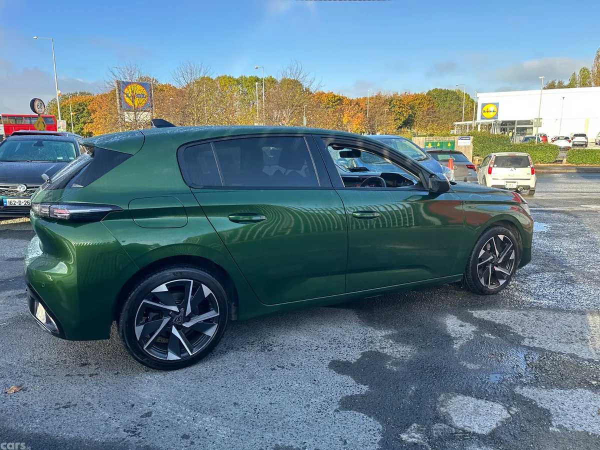 Peugeot 308 Hatchback, Diesel, 2022, Green