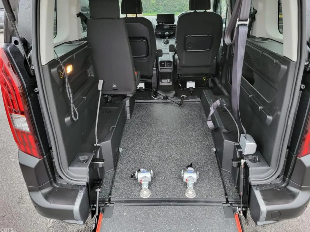 Peugeot Rifter MPV, Diesel, 2026, Black