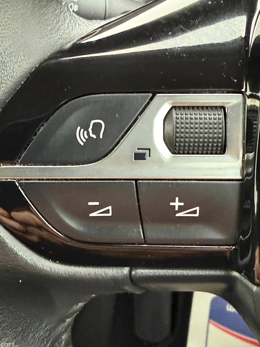 Peugeot 2008 SUV, Diesel, 2021, Orange