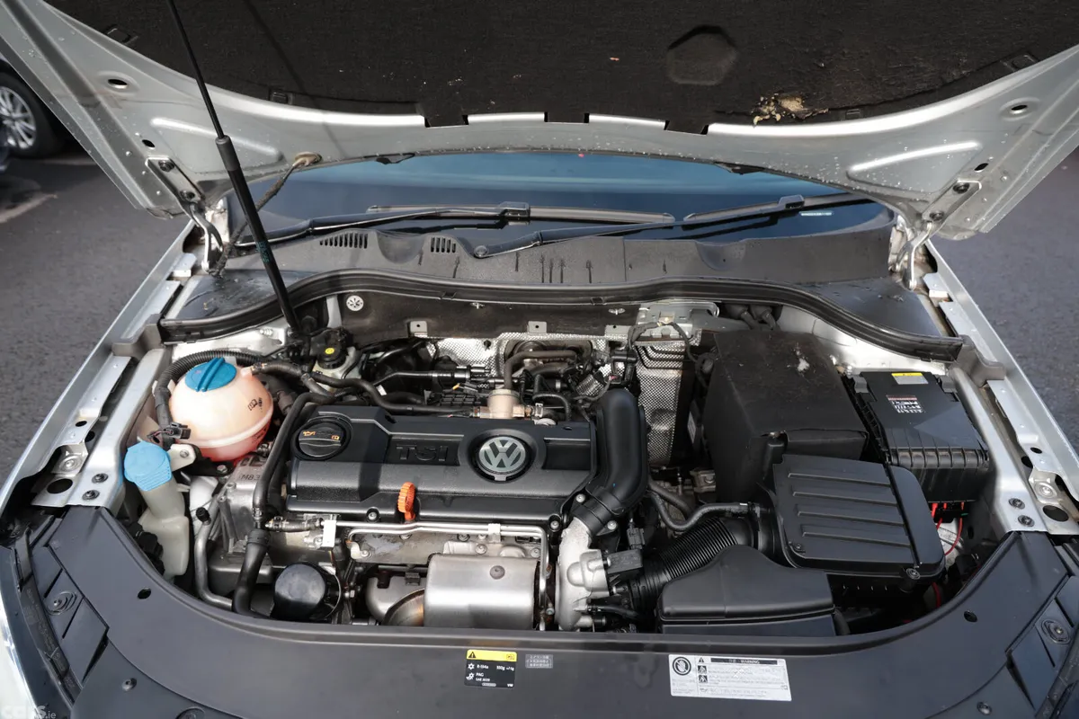Volkswagen Passat Estate, Petrol, 2013, Silver