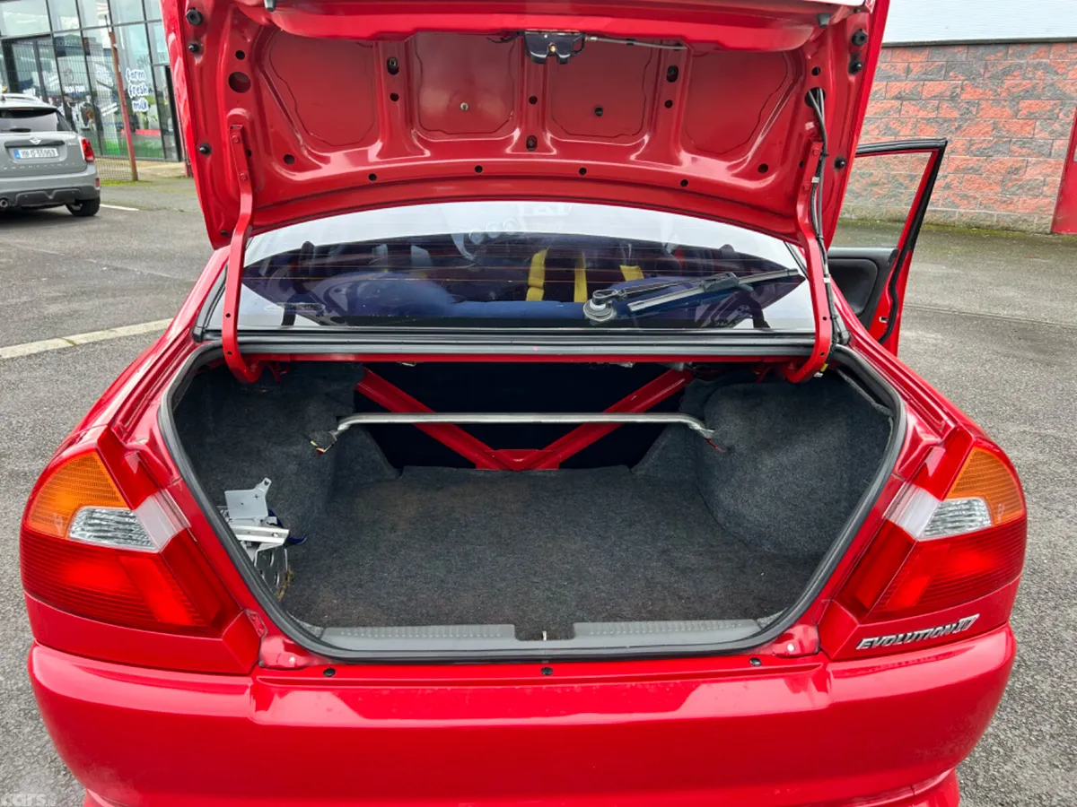 Mitsubishi Lancer Saloon, Petrol, 1996, Red