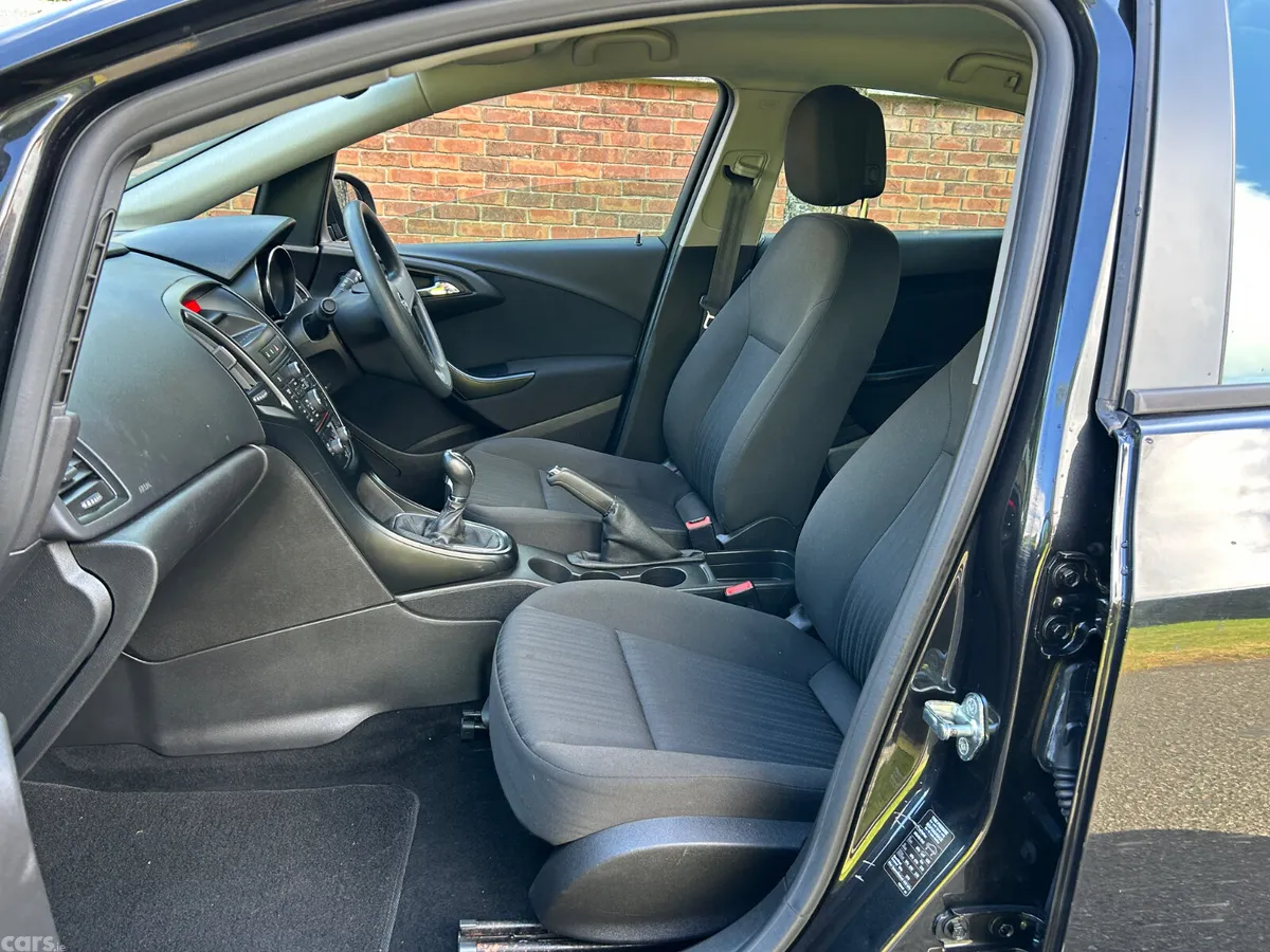 Opel Astra MPV, Petrol, 2014, Black