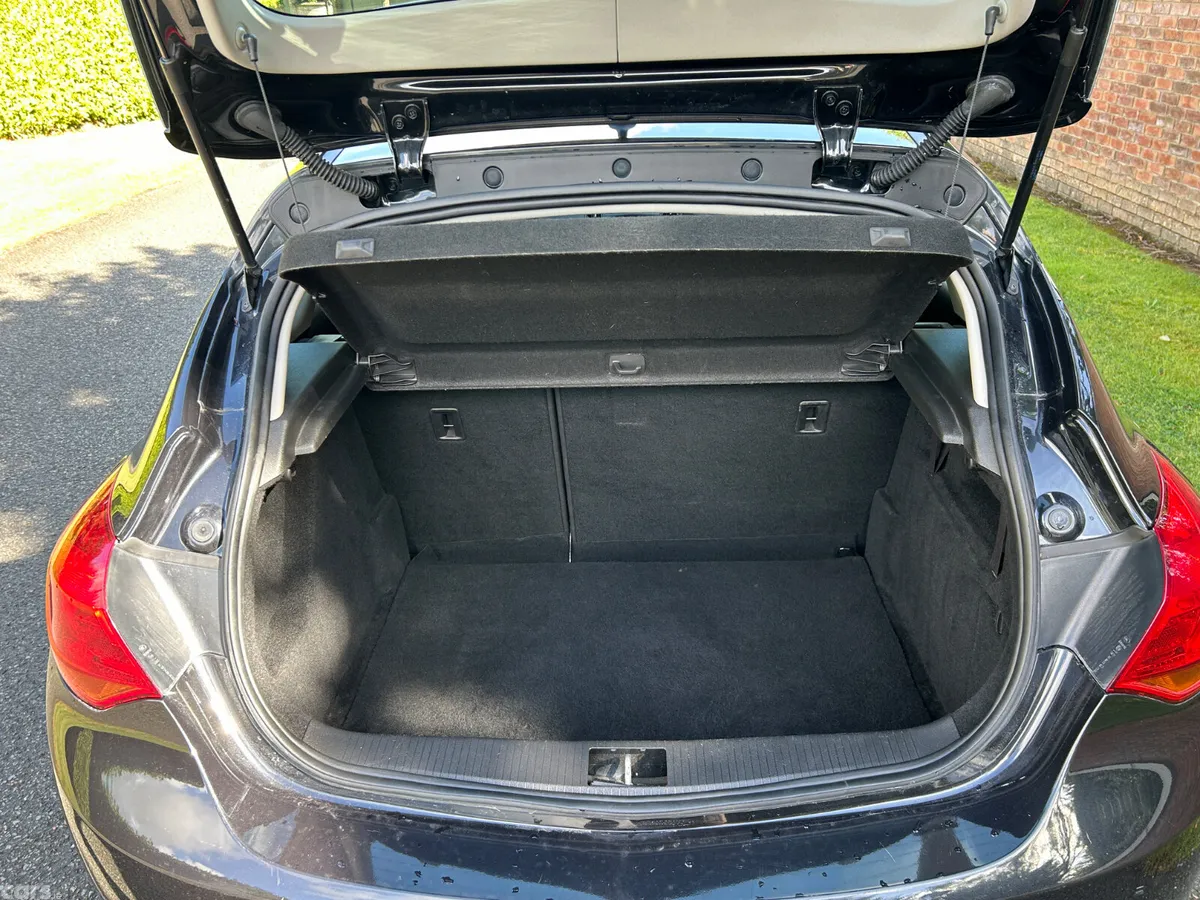 Opel Astra MPV, Petrol, 2014, Black