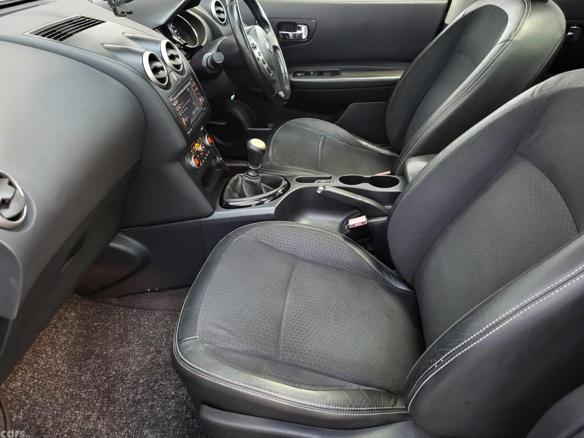 Nissan Qashqai Hatchback, Diesel, 2013, Black