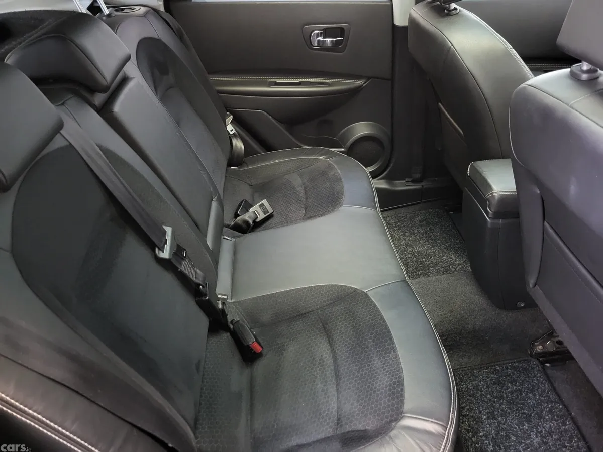 Nissan Qashqai Hatchback, Diesel, 2013, Black