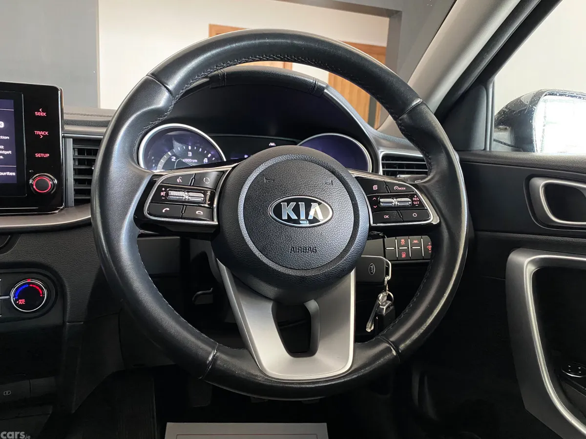 Kia Ceed Hatchback, Diesel Hybrid, 2021, Black