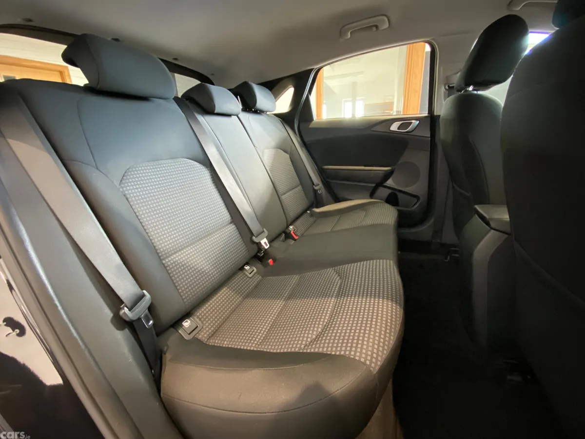 Kia Ceed Hatchback, Diesel Hybrid, 2021, Black