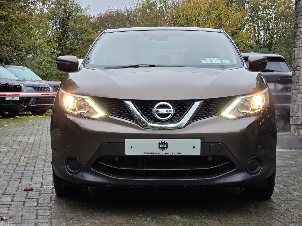 Nissan Qashqai Hatchback, Petrol, 2015, Brown