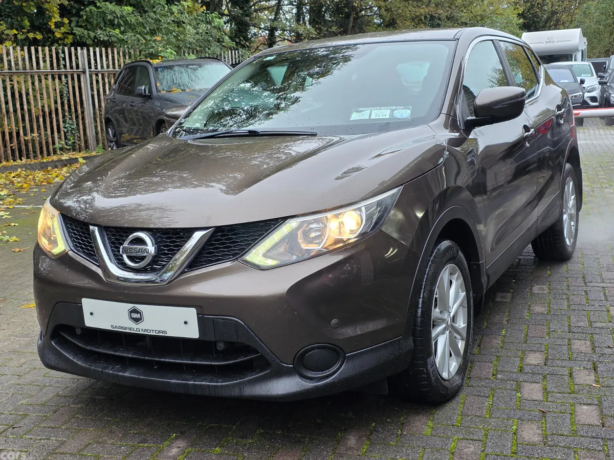 Nissan Qashqai Hatchback, Petrol, 2015, Brown